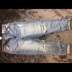 NWT American Eagle Ripped Mom Jeans